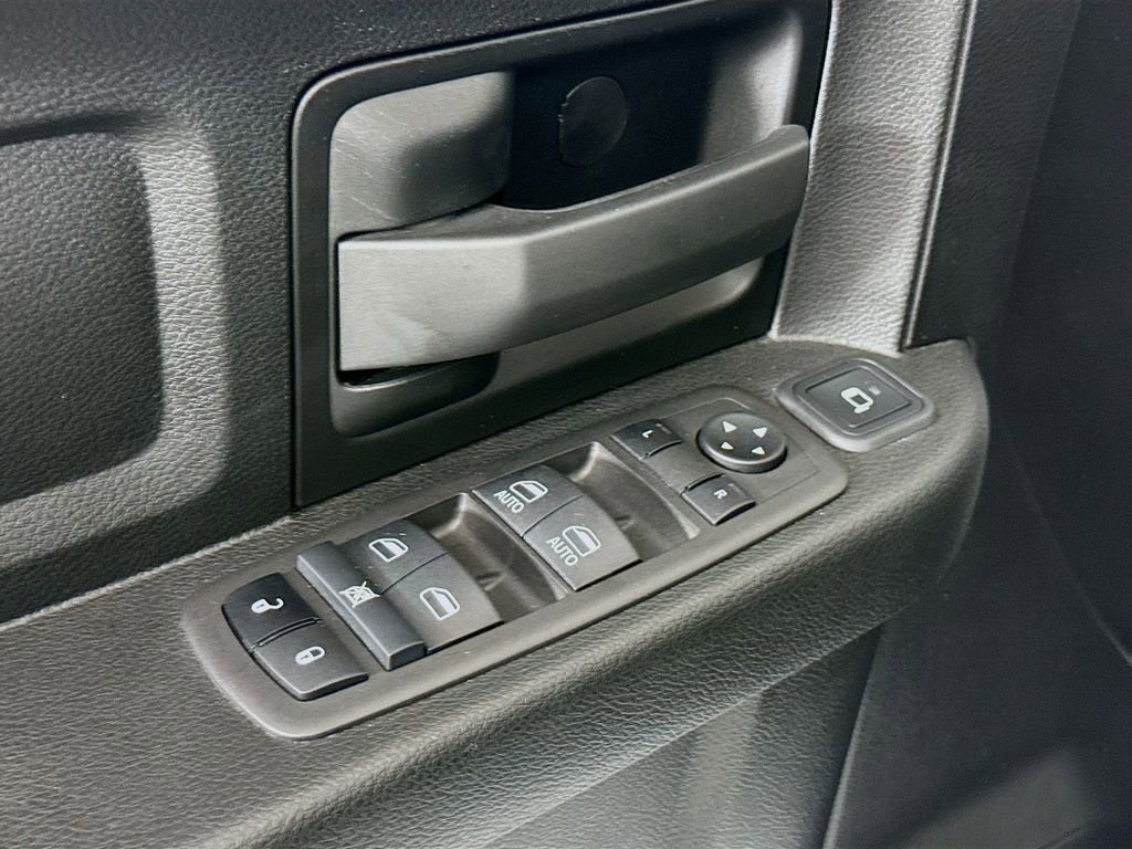 Used 2024 RAM 2500 Tradesman w/ Chrome Appearance Group image 19