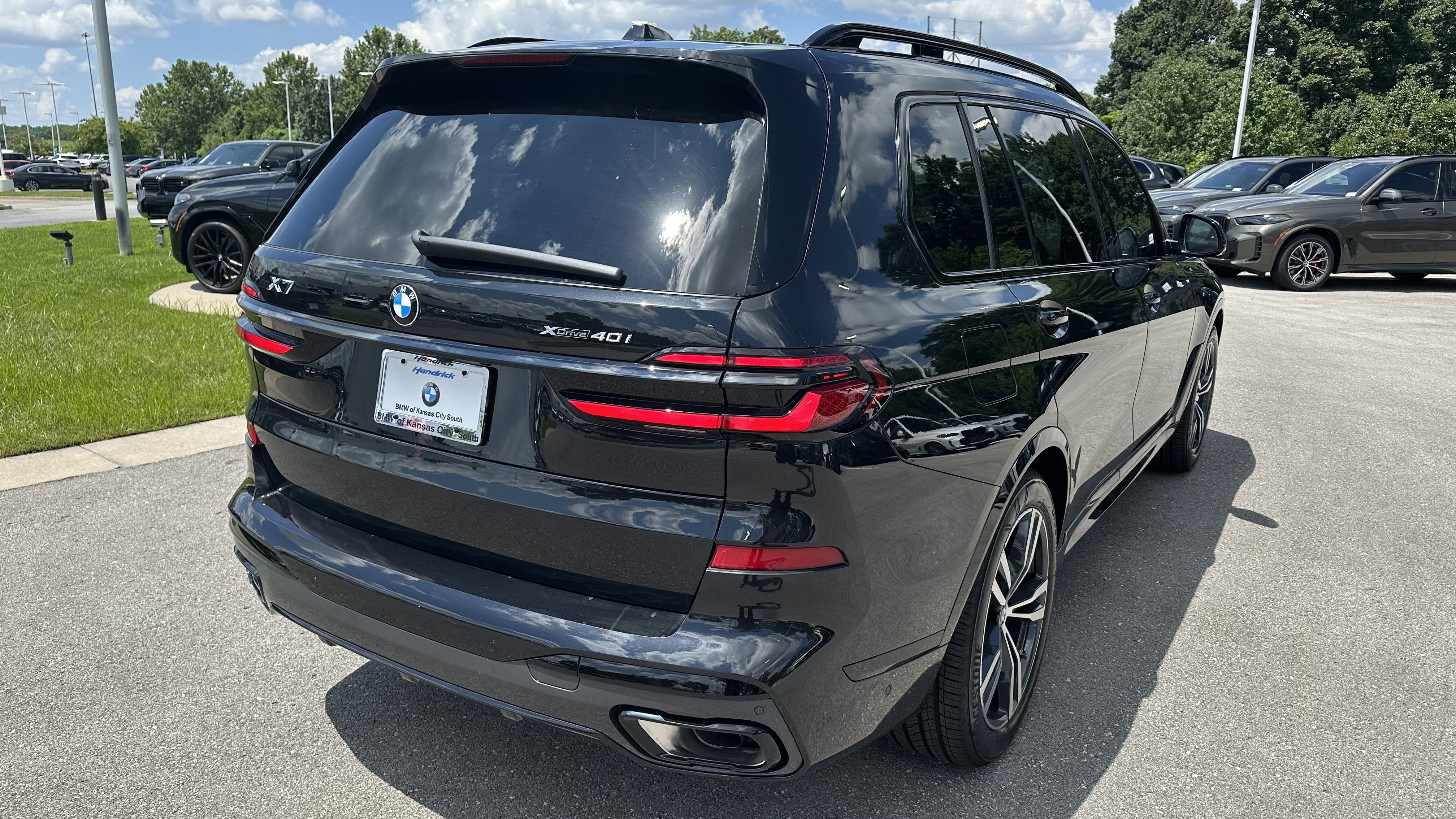 New 2027 BMW X7 xDrive40i w/ M Sport Package AWD/4WD image 9