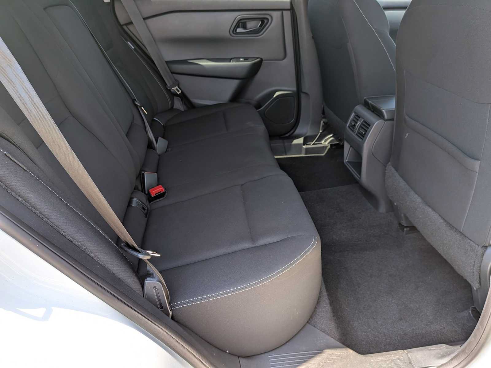 Used 2025 Nissan Rogue S AWD/4WD image 17
