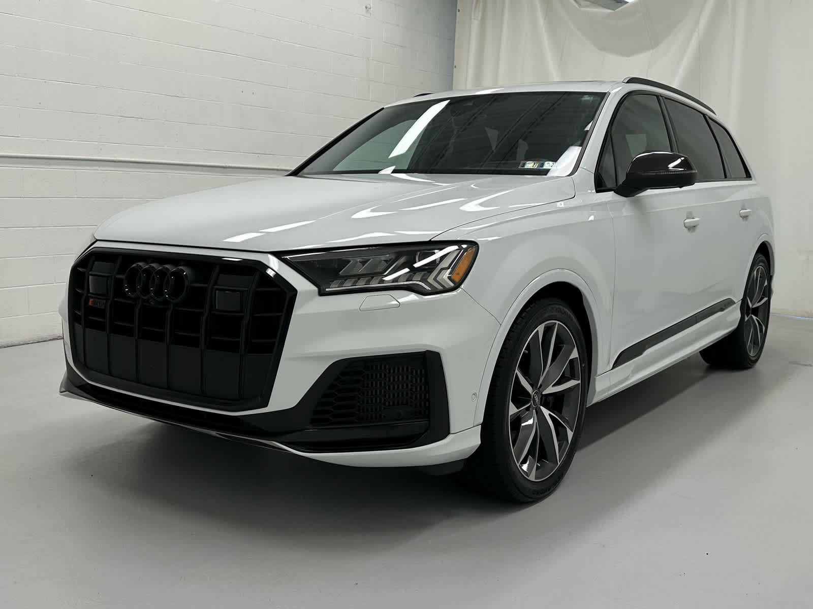 Used 2023 Audi SQ7 Prestige AWD/4WD image 4