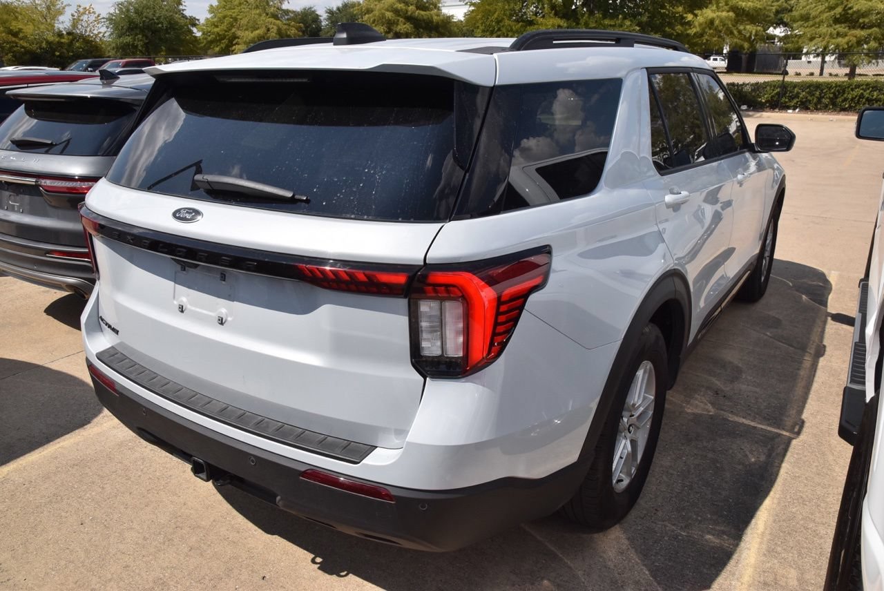 Certified 2026 Ford Explorer Active RWD image 5