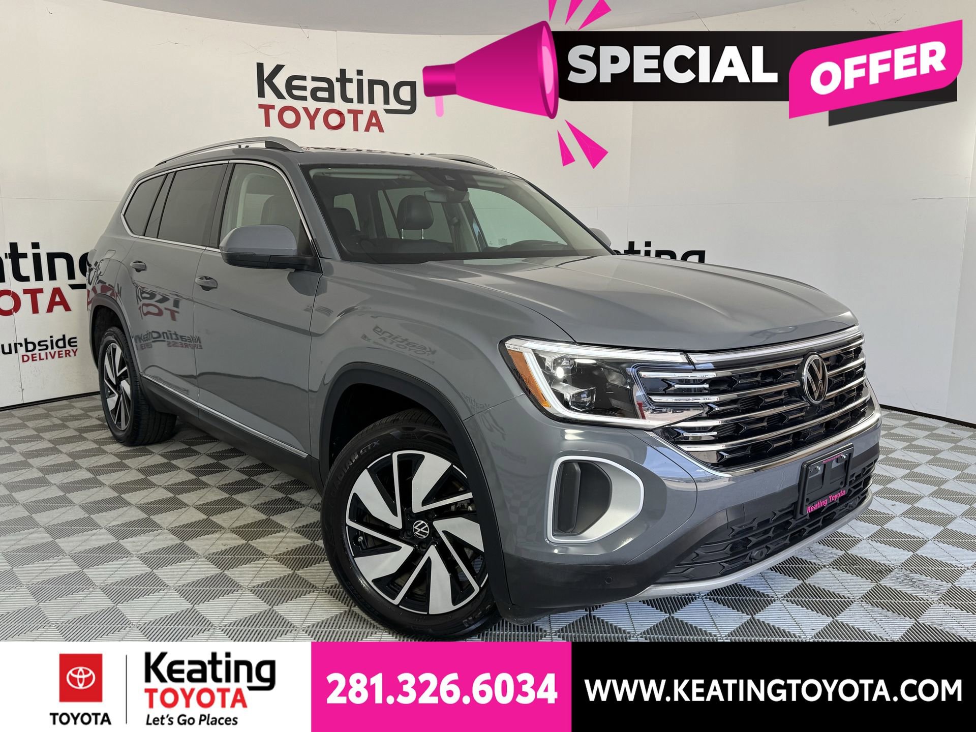 Used 2025 Volkswagen Atlas SEL AWD/4WD image 2