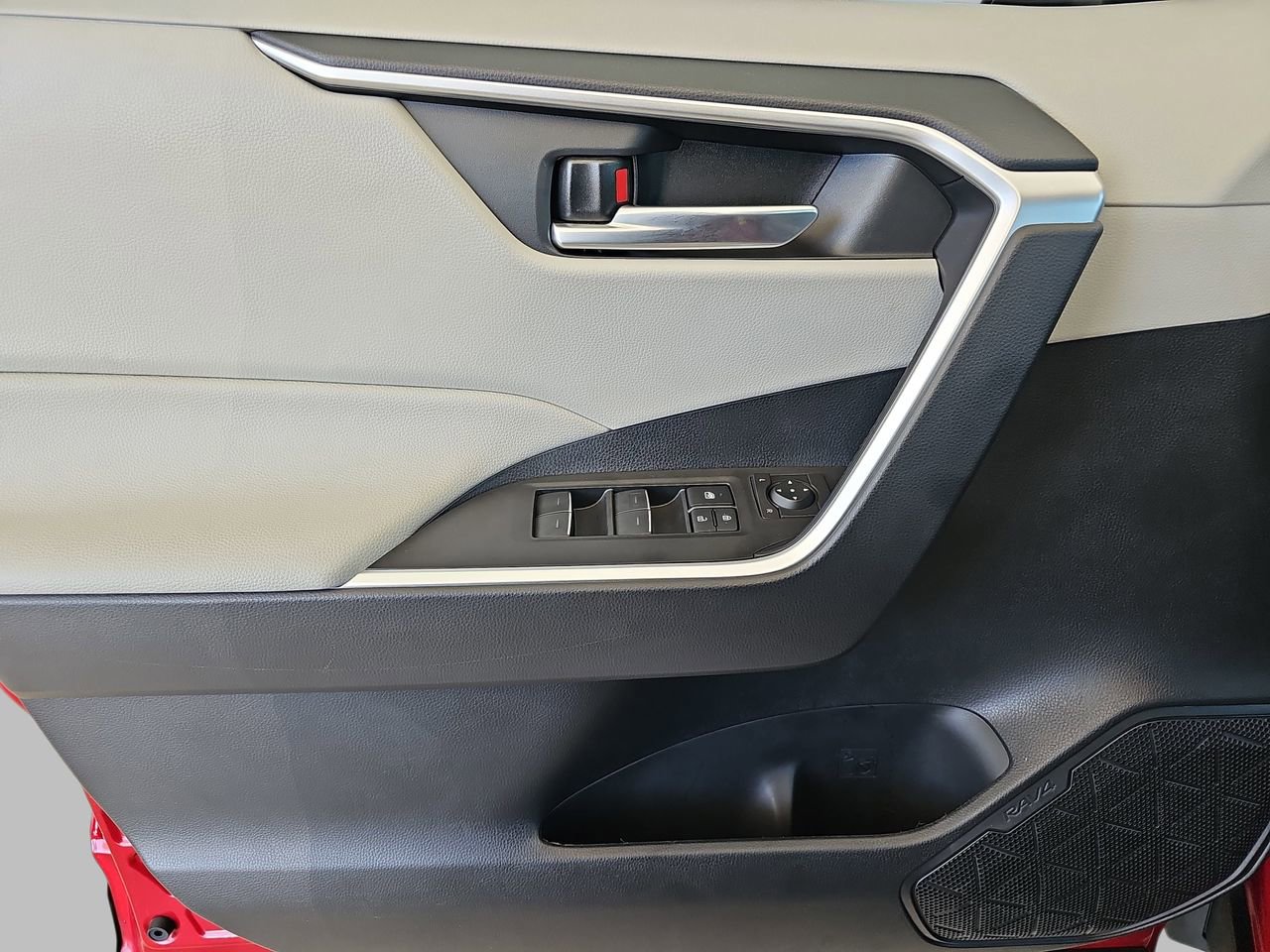 Used 2025 Toyota RAV4 XLE w/ Weather Package image 30