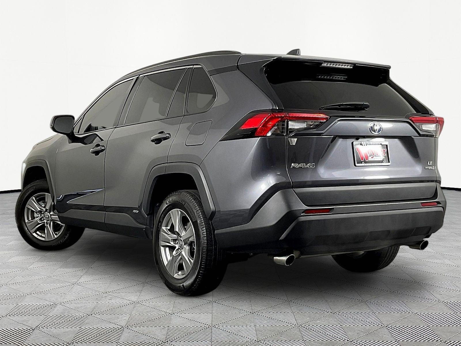 Used 2024 Toyota RAV4 LE AWD/4WD image 4