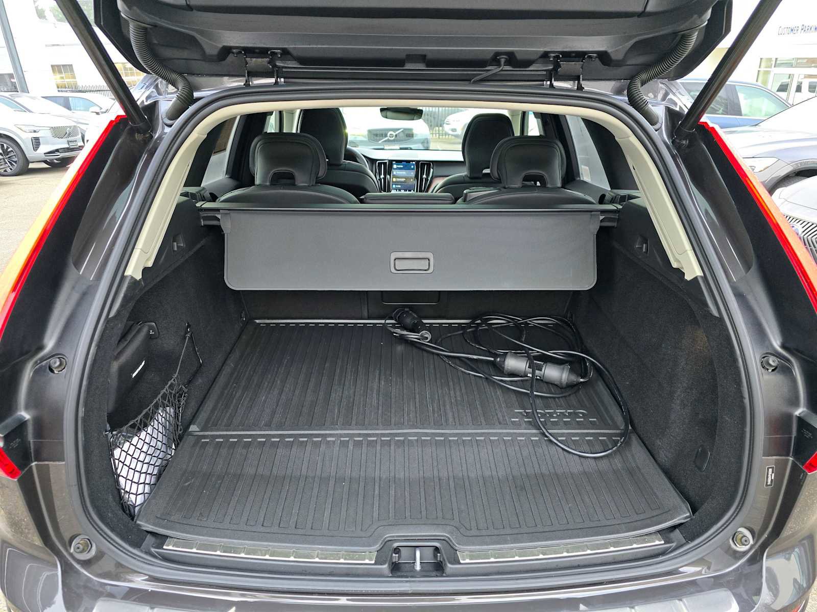 Certified 2023 Volvo XC60 T8 Ultimate w/ Climate Package image 16