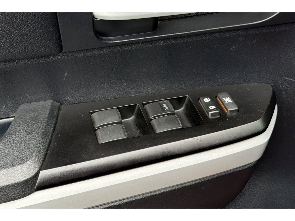 Used 2018 Toyota Tundra SR5 image 12