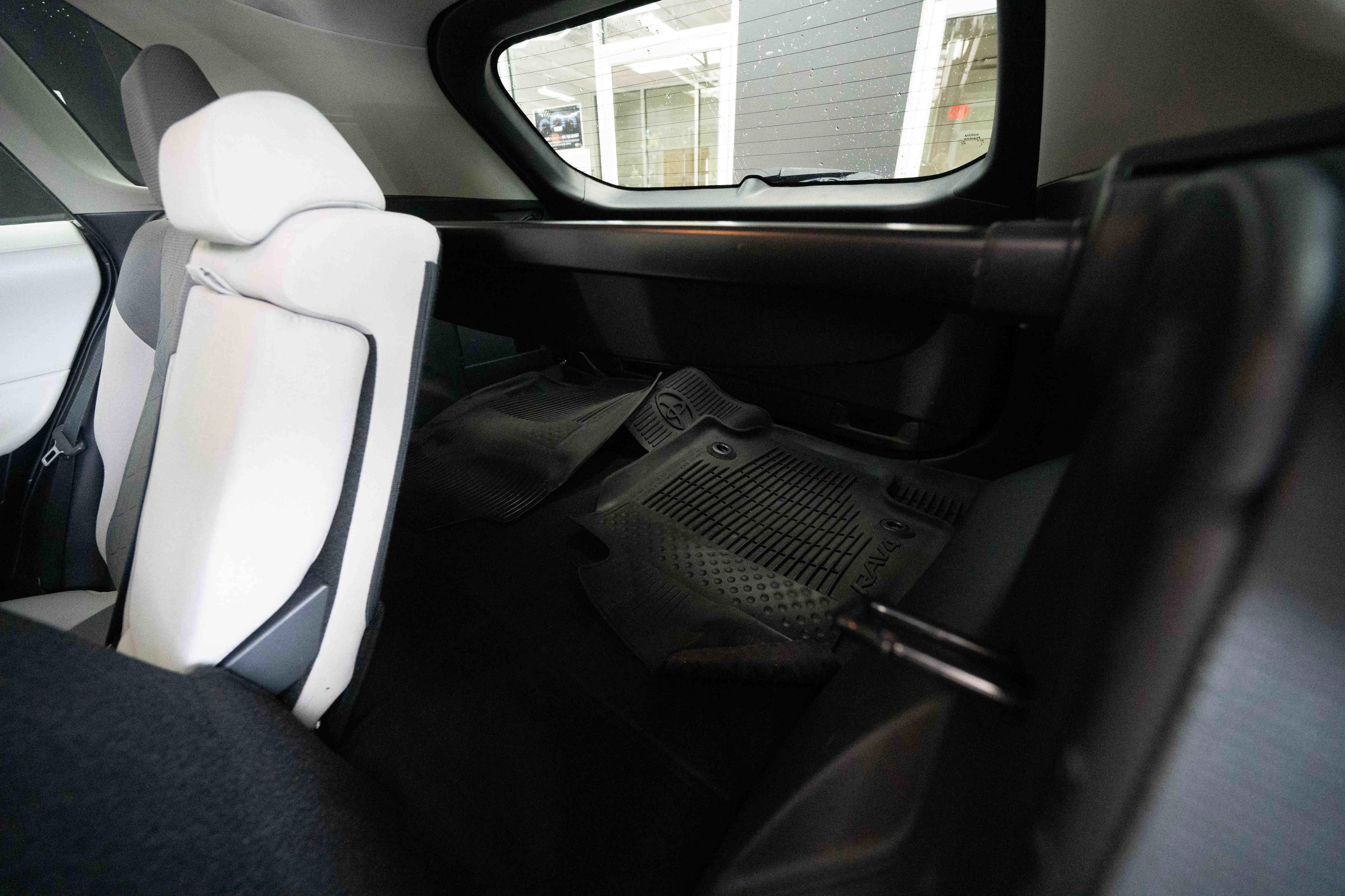 Used 2021 Toyota RAV4 XLE FWD image 22