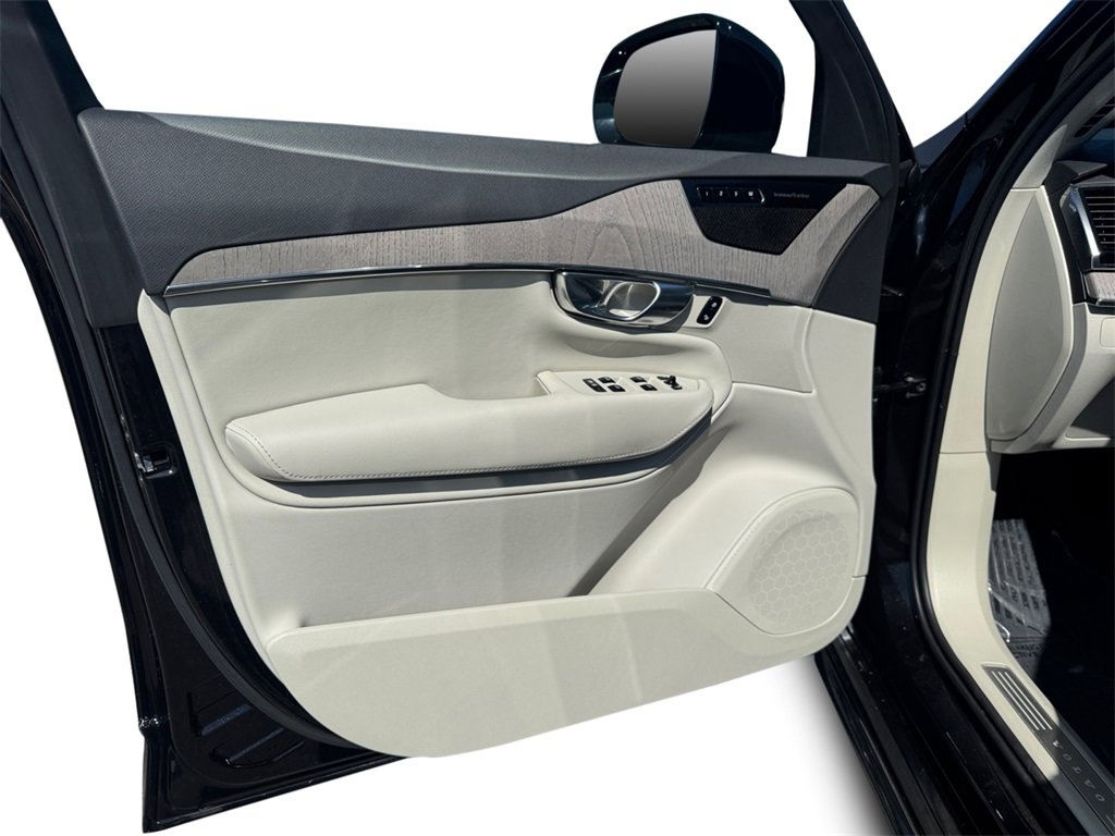 Certified 2023 Volvo XC90 B6 Plus w/ Protection Package Premier image 8
