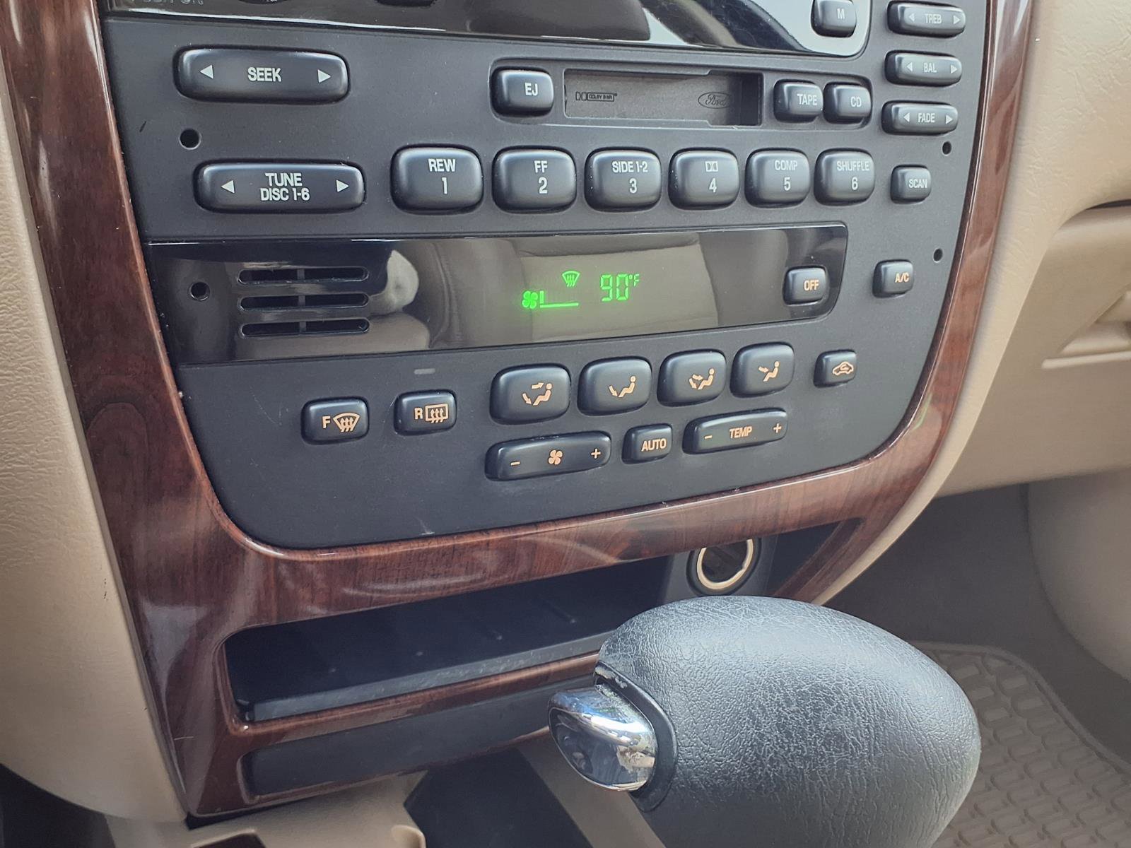 Used 2004 Ford Taurus SEL image 11