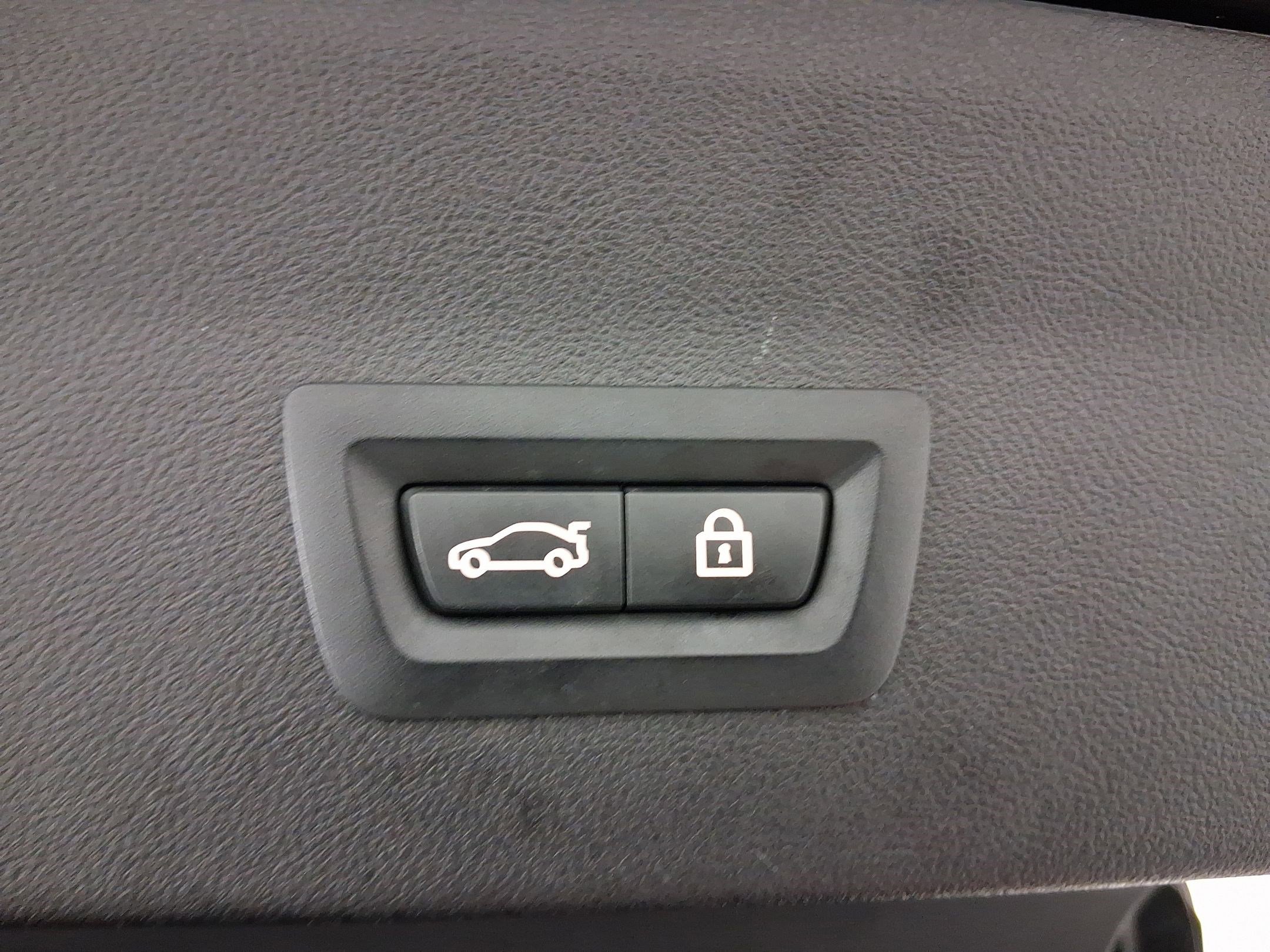 Used 2022 BMW X4 xDrive30i w/ Parking Assistance Package image 17