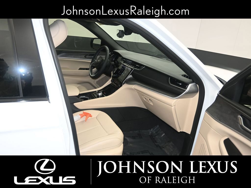 Used 2024 Jeep Grand Cherokee Limited w/ Luxury Tech Group II image 10