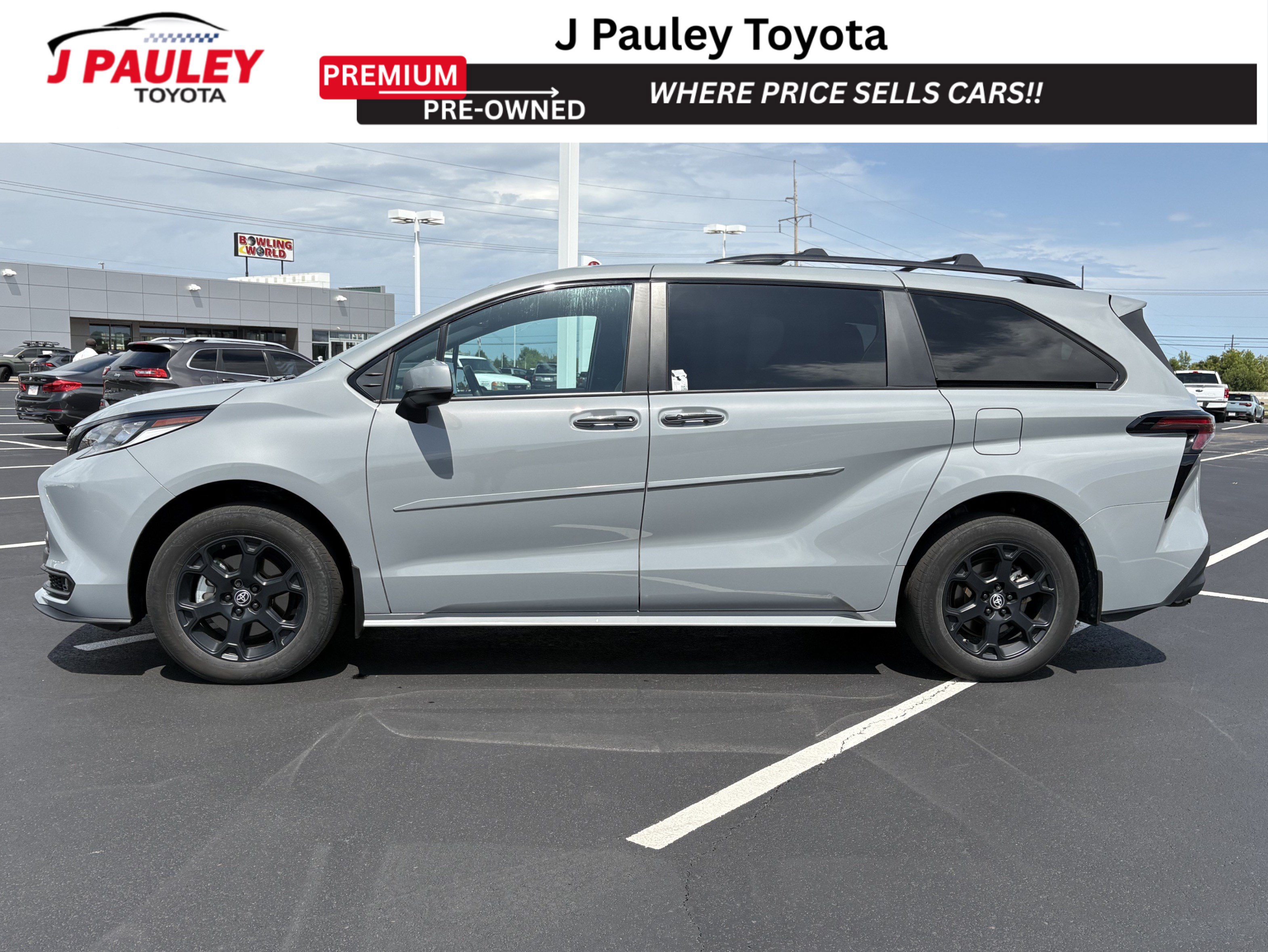 Certified 2025 Toyota Sienna XLE Woodland Edition AWD/4WD image 2