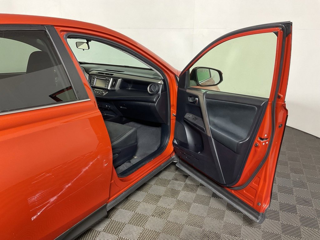 Used 2015 Toyota RAV4 XLE image 31