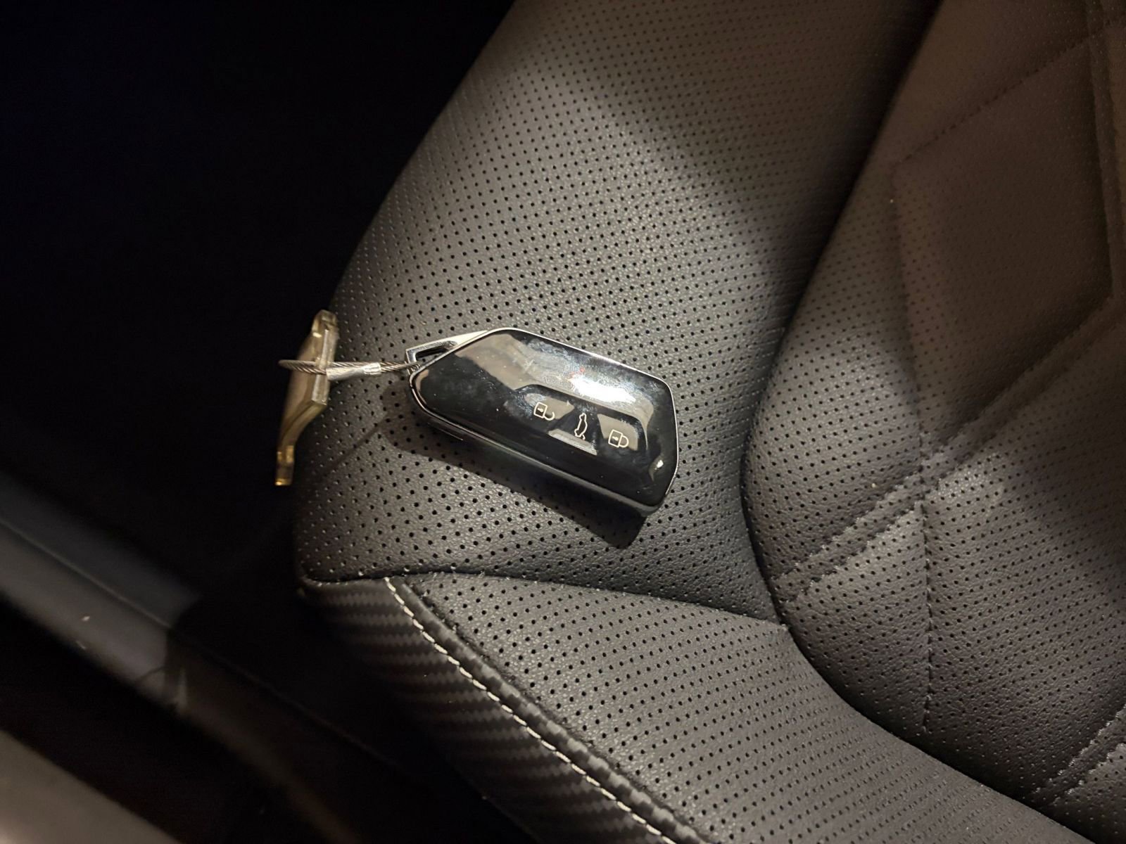 Used 2025 Volkswagen Atlas Cross Sport SE image 23