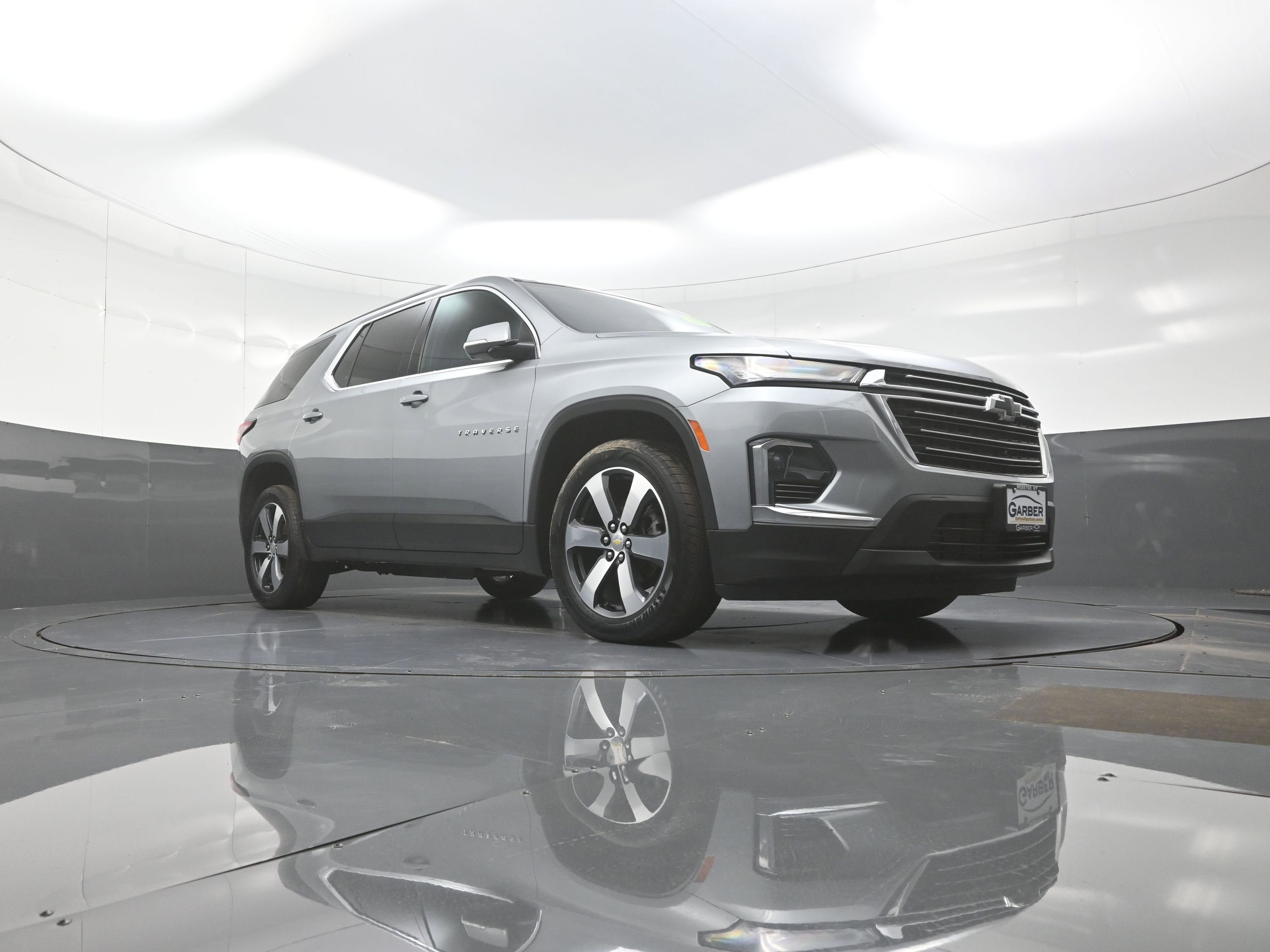 Used 2023 Chevrolet Traverse LT w/ LT Premium Package image 9