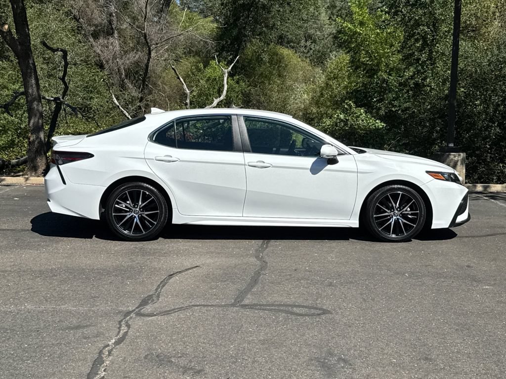Used 2022 Toyota Camry SE w/ Carpet Mat Package (TMS) FWD image 4