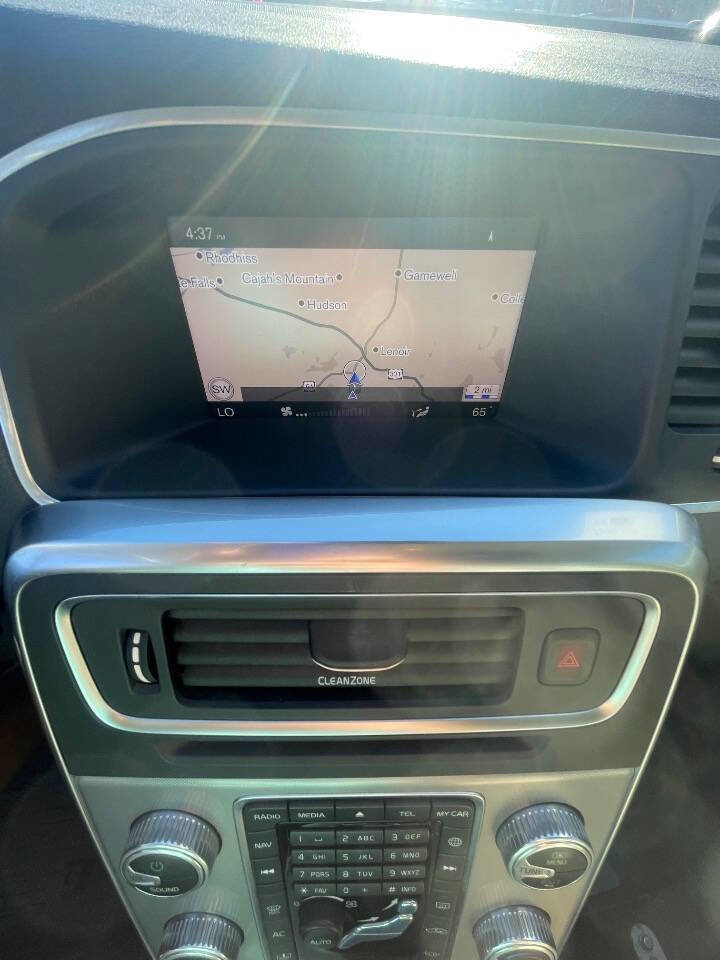 Used 2017 Volvo S60 T5 Inscription image 21