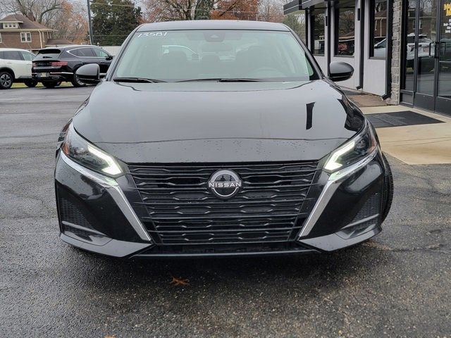 Used 2024 Nissan Altima 2.5 SV image 2