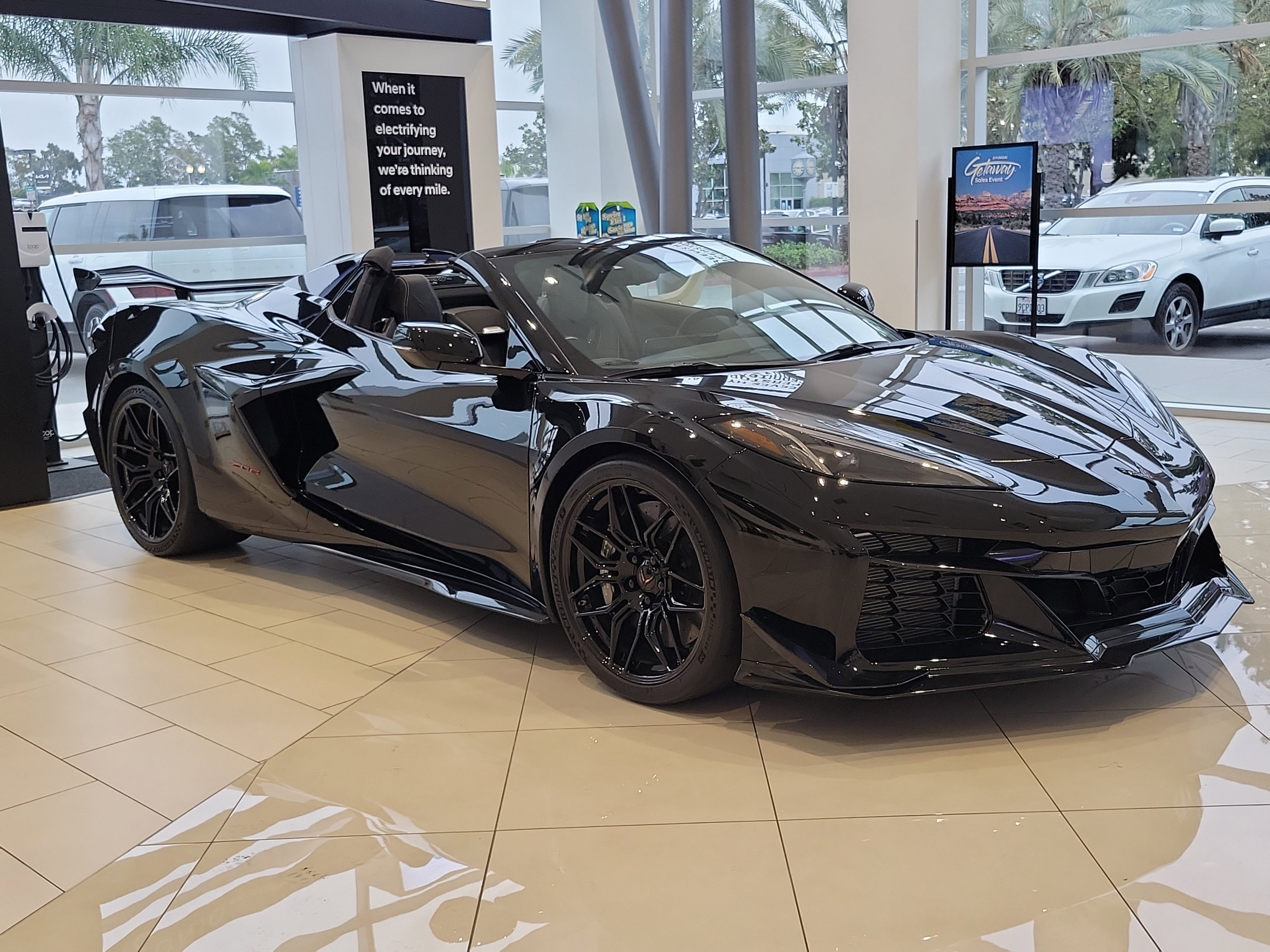 Used 2024 Chevrolet Corvette Z06 w/ Z07 Performance Package RWD image 28