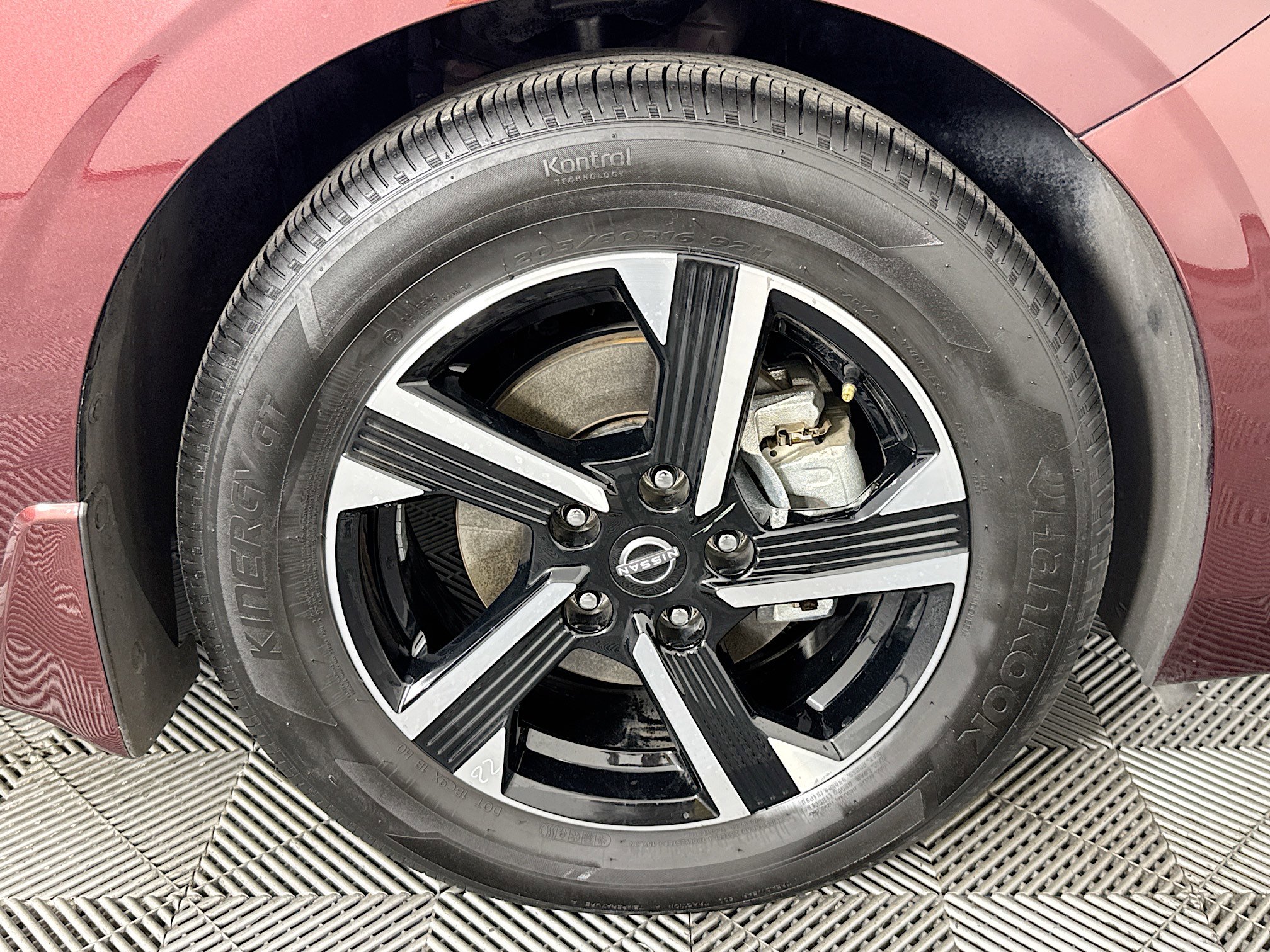 Used 2025 Nissan Sentra SV image 31