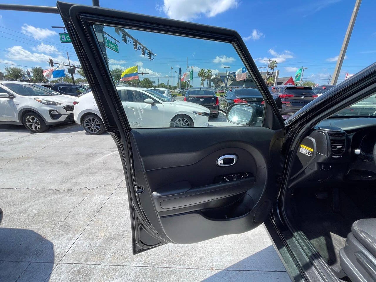 Used 2018 Kia Soul + FWD image 8