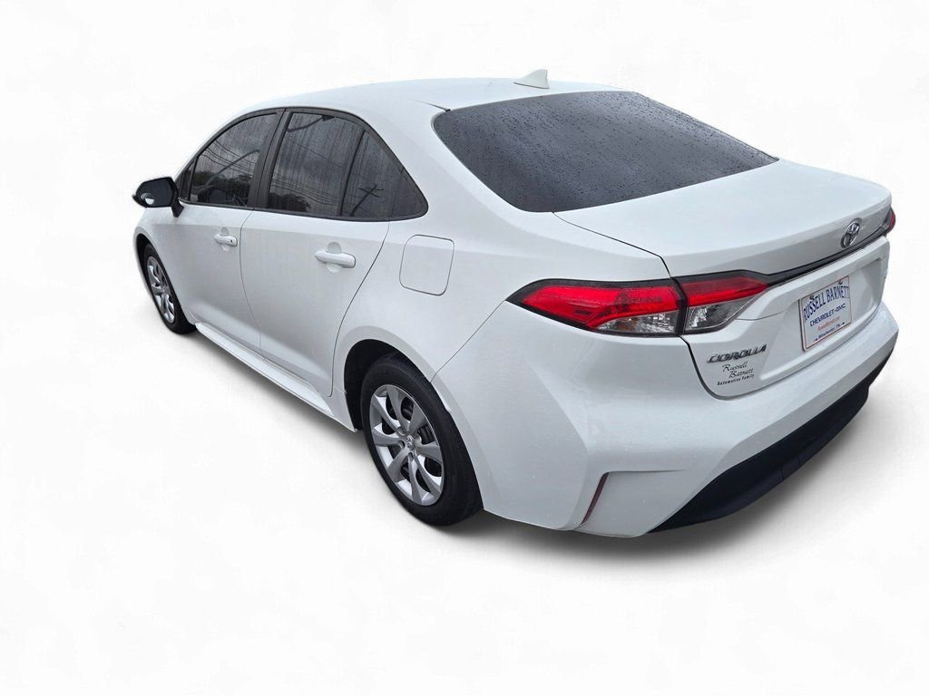 Used 2024 Toyota Corolla LE image 3