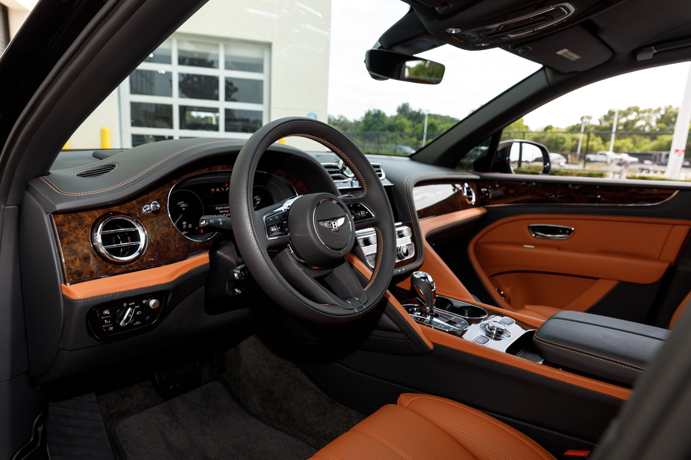 Certified 2023 Bentley Bentayga Extended Wheelbase AWD/4WD image 39