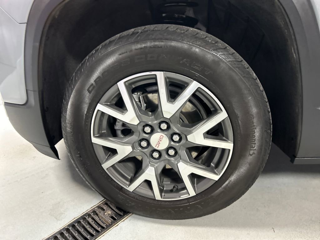 Used 2023 GMC Acadia SLE image 9