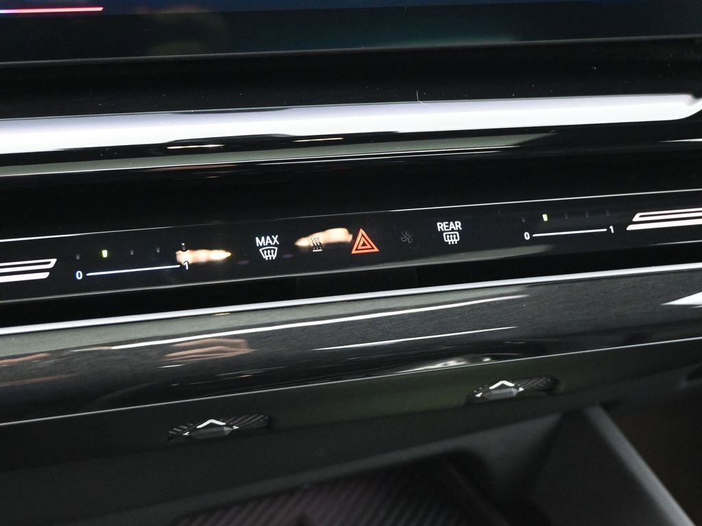 Used 2025 BMW 530i xDrive w/ Premium Package image 17