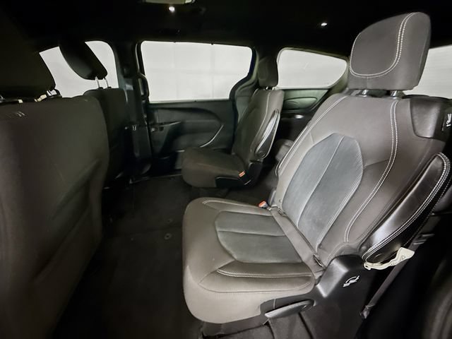 Used 2020 Chrysler Pacifica Touring w/ S Appearance Package FWD image 22