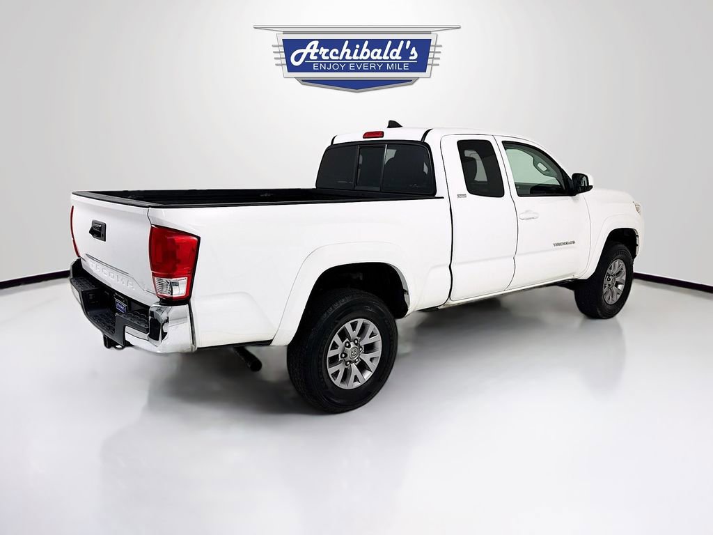 Used 2017 Toyota Tacoma SR5 w/ SR5 Appearance Package (SM) image 7