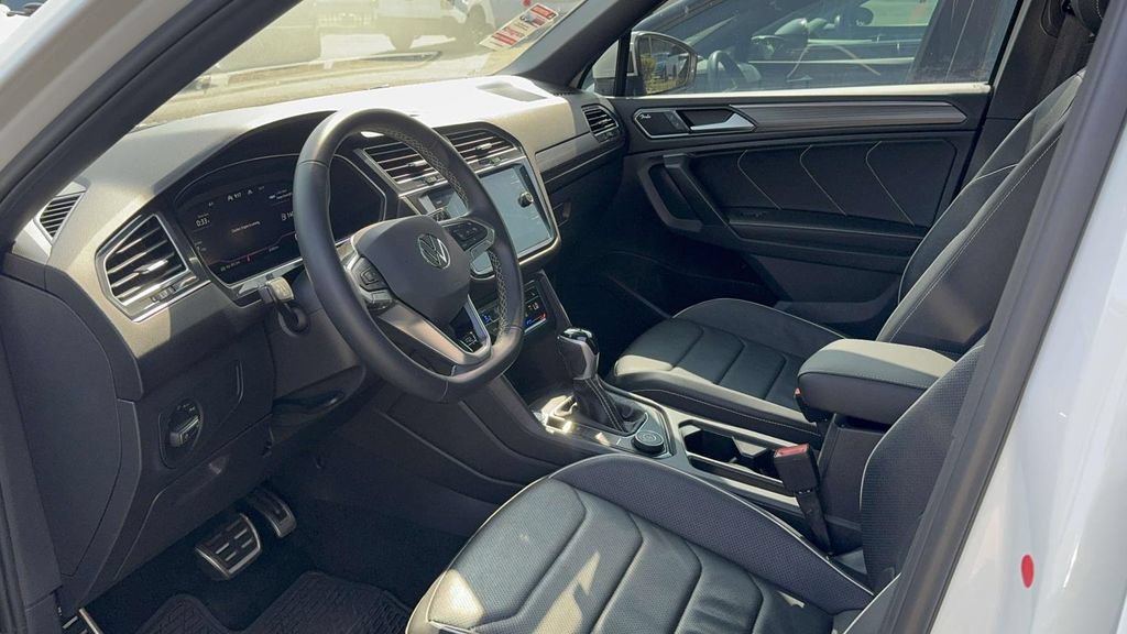 Used 2023 Volkswagen Tiguan SEL R-Line AWD/4WD image 38
