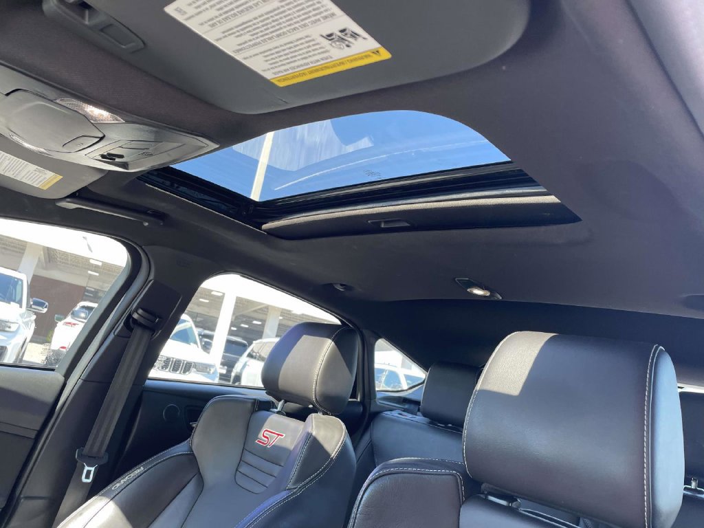 Used 2018 Ford Focus ST w/ Equipment Group 402A FWD image 27