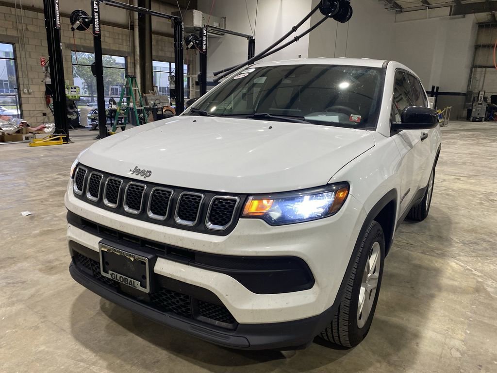 Used 2023 Jeep Compass Sport AWD/4WD image 5