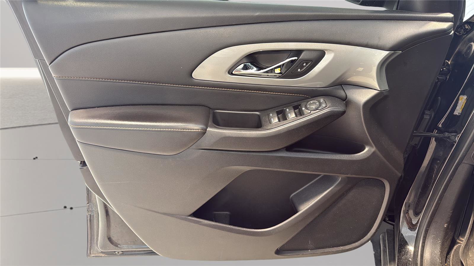 Used 2021 Chevrolet Traverse LS image 19