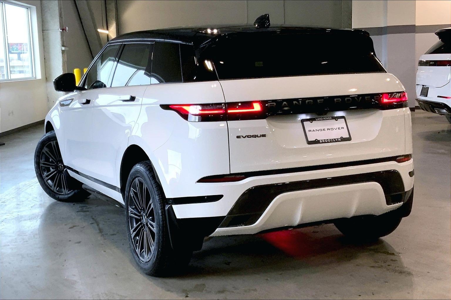 New 2026 Land Rover Range Rover Evoque Dynamic SE image 12