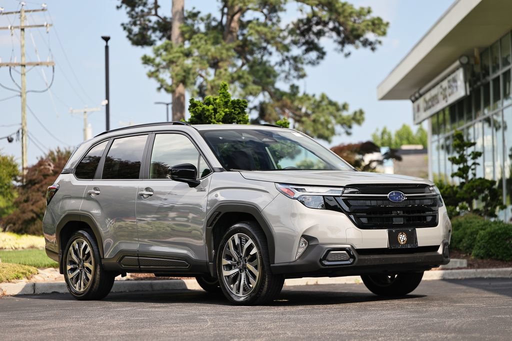 Used 2025 Subaru Forester Touring AWD/4WD image 1