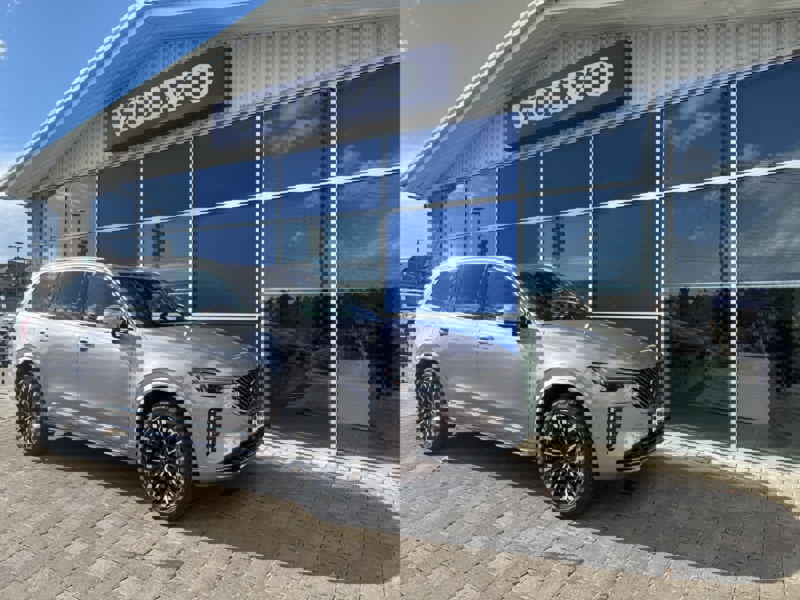 New 2026 Volvo XC90 B6 Ultra w/ Protection Package Premier