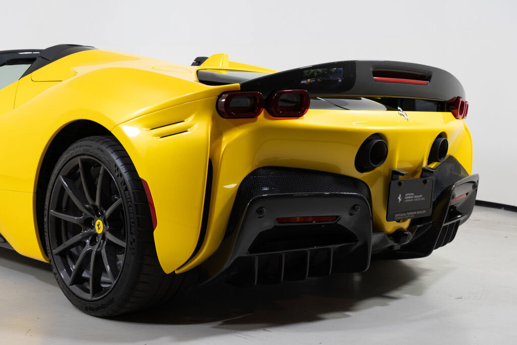 Used 2023 Ferrari SF90 Spider image 24