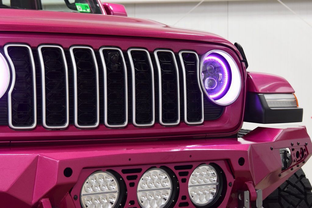 Used 2024 Jeep Wrangler Sahara w/ Technology Group image 11