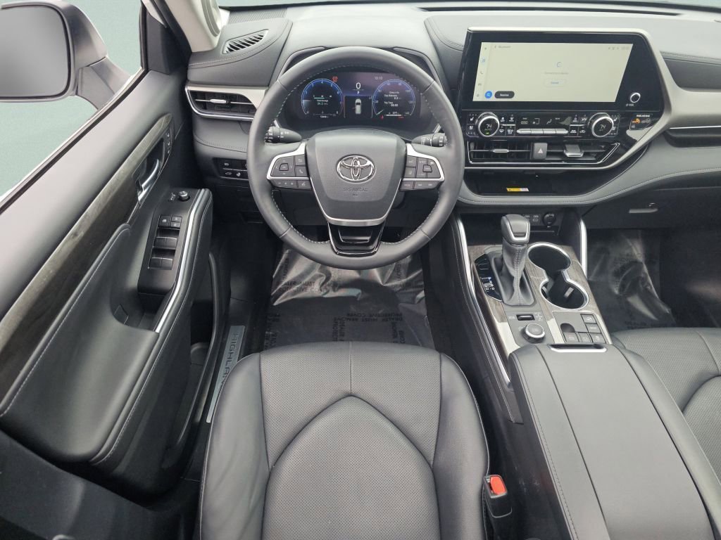 Used 2025 Toyota Highlander Limited image 5