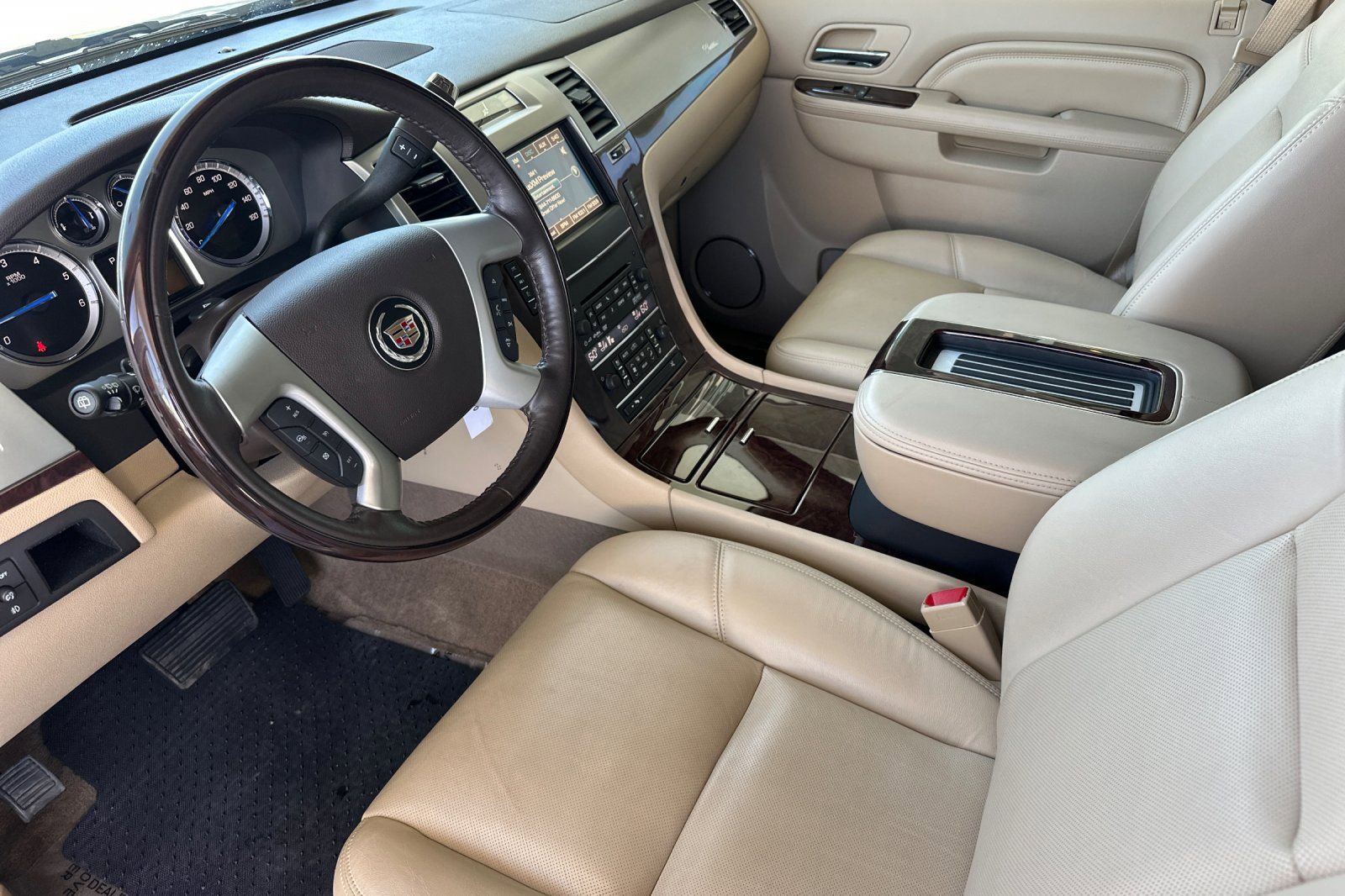Used 2013 Cadillac Escalade Premium AWD/4WD image 11