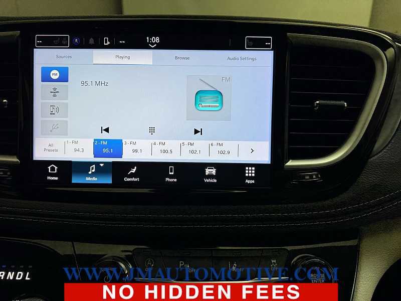 Used 2021 Chrysler Pacifica Touring-L AWD/4WD image 25