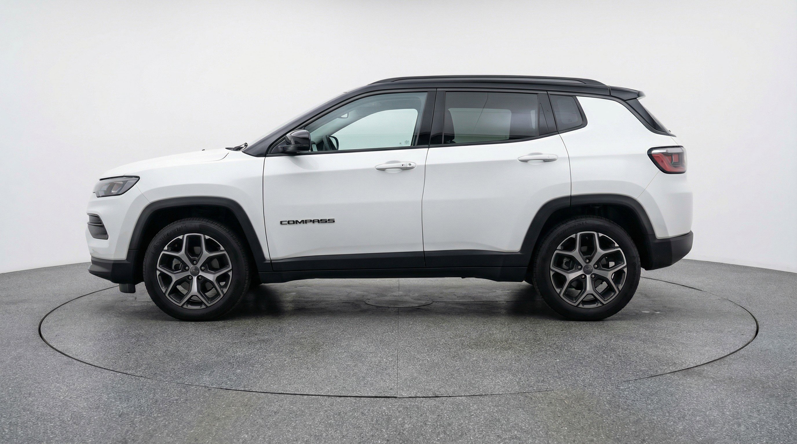 Used 2025 Jeep Compass Limited AWD/4WD image 5