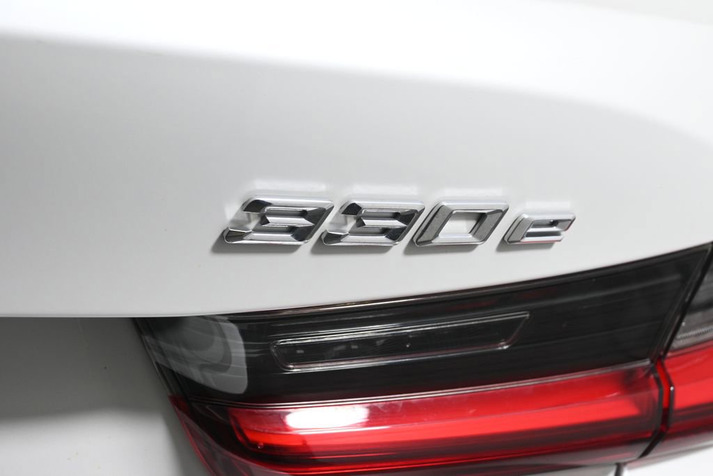 Certified 2023 BMW 330e xDrive w/ Premium Package image 36