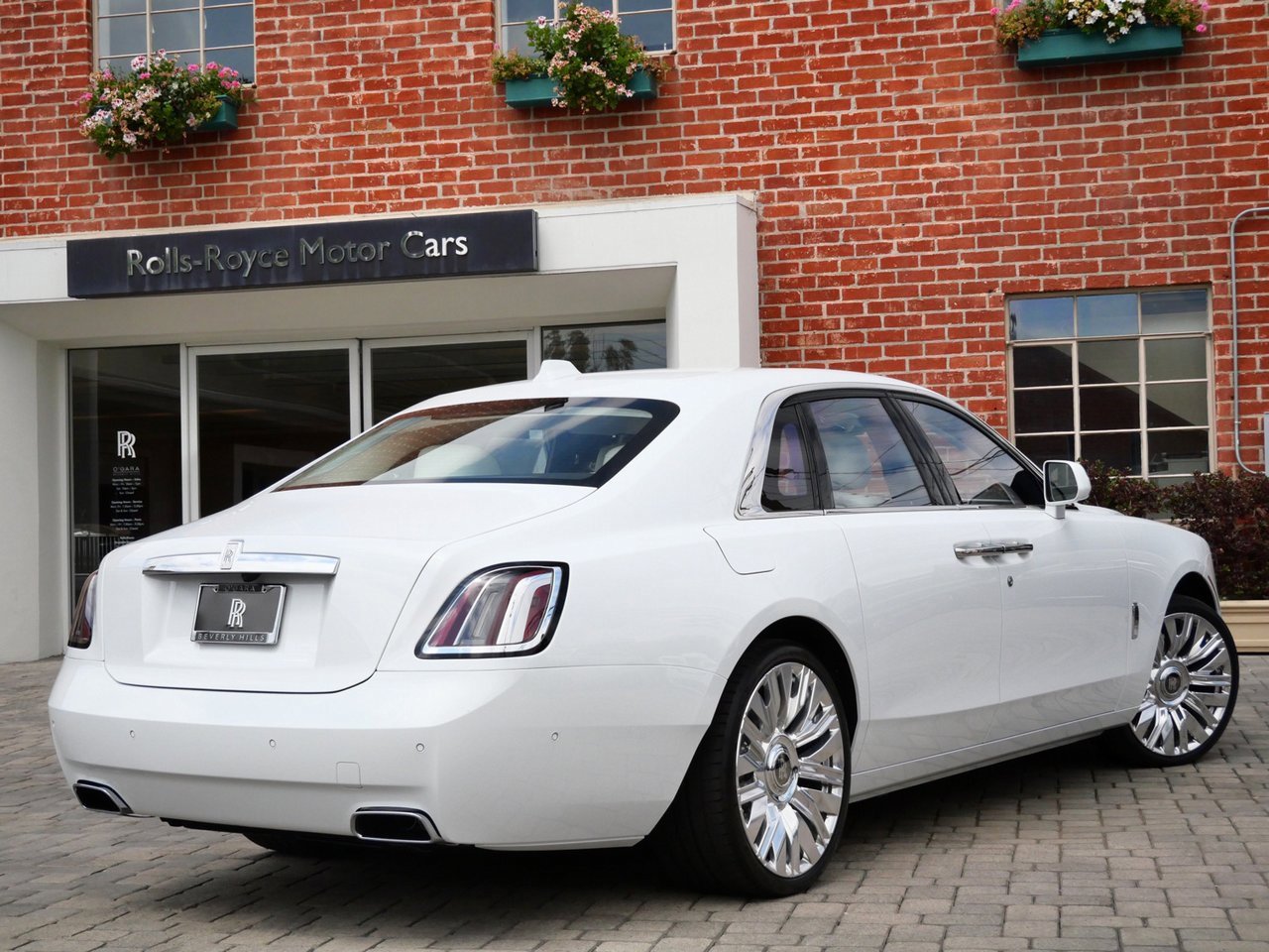 New 2025 Rolls-Royce Ghost image 2
