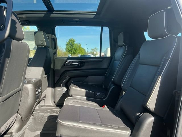 New 2026 Chevrolet Suburban Premier w/ Sun And Tow Package AWD/4WD image 34