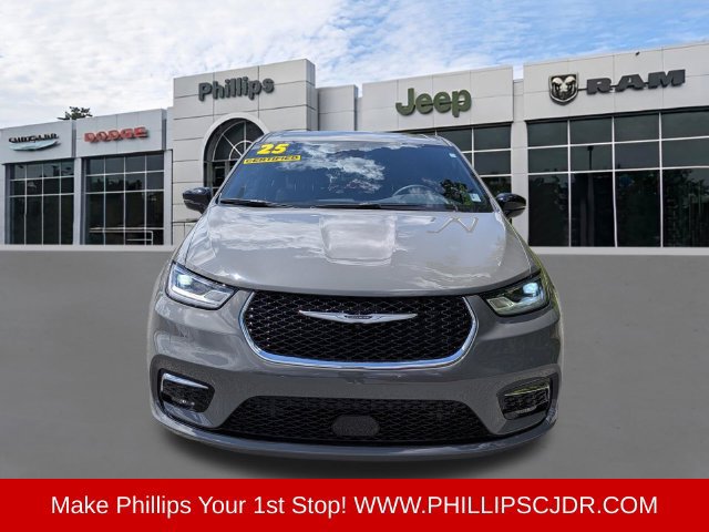 Used 2025 Chrysler Pacifica Select FWD image 8