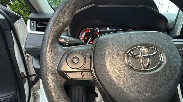 Used 2023 Toyota RAV4 LE AWD/4WD image 17