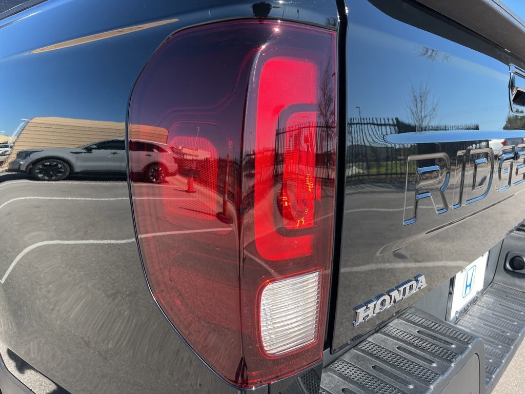 Certified 2025 Honda Ridgeline Black Edition image 7